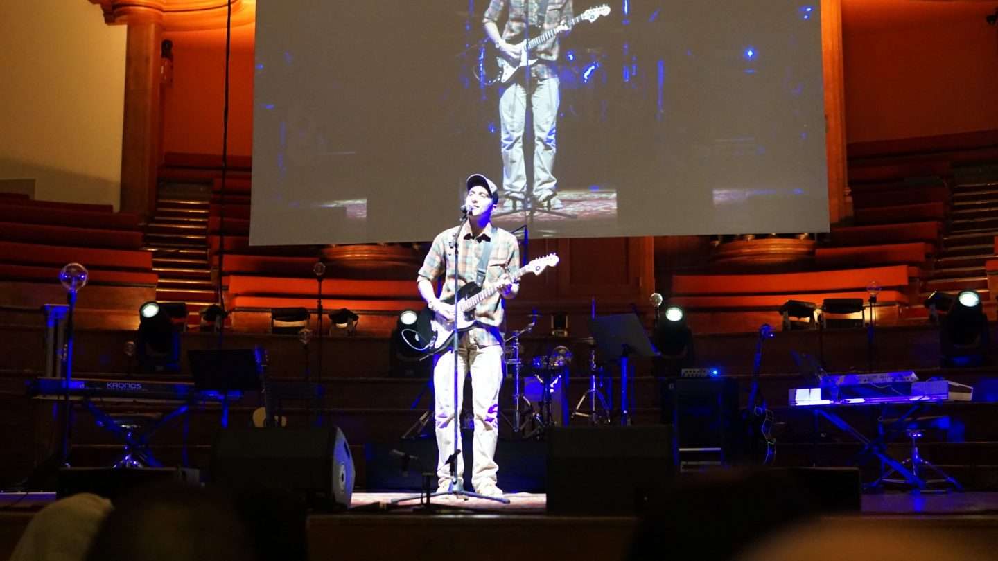Raef live at Concert