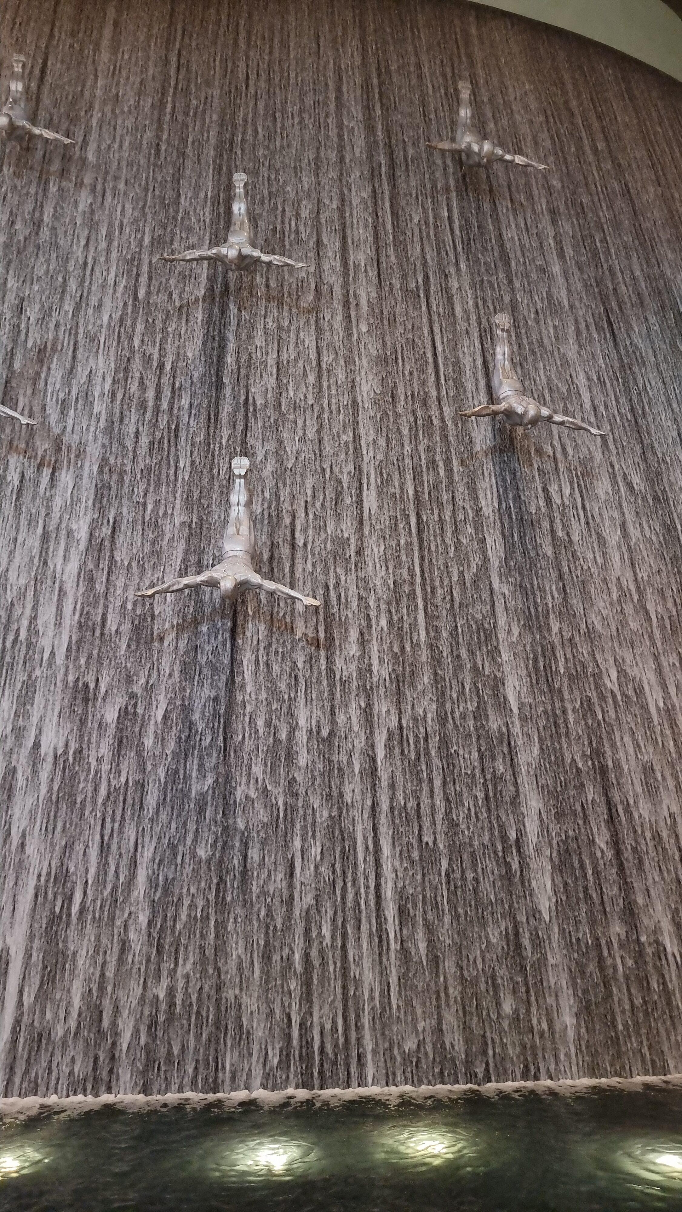 Human Waterfalls at Dubai Mall