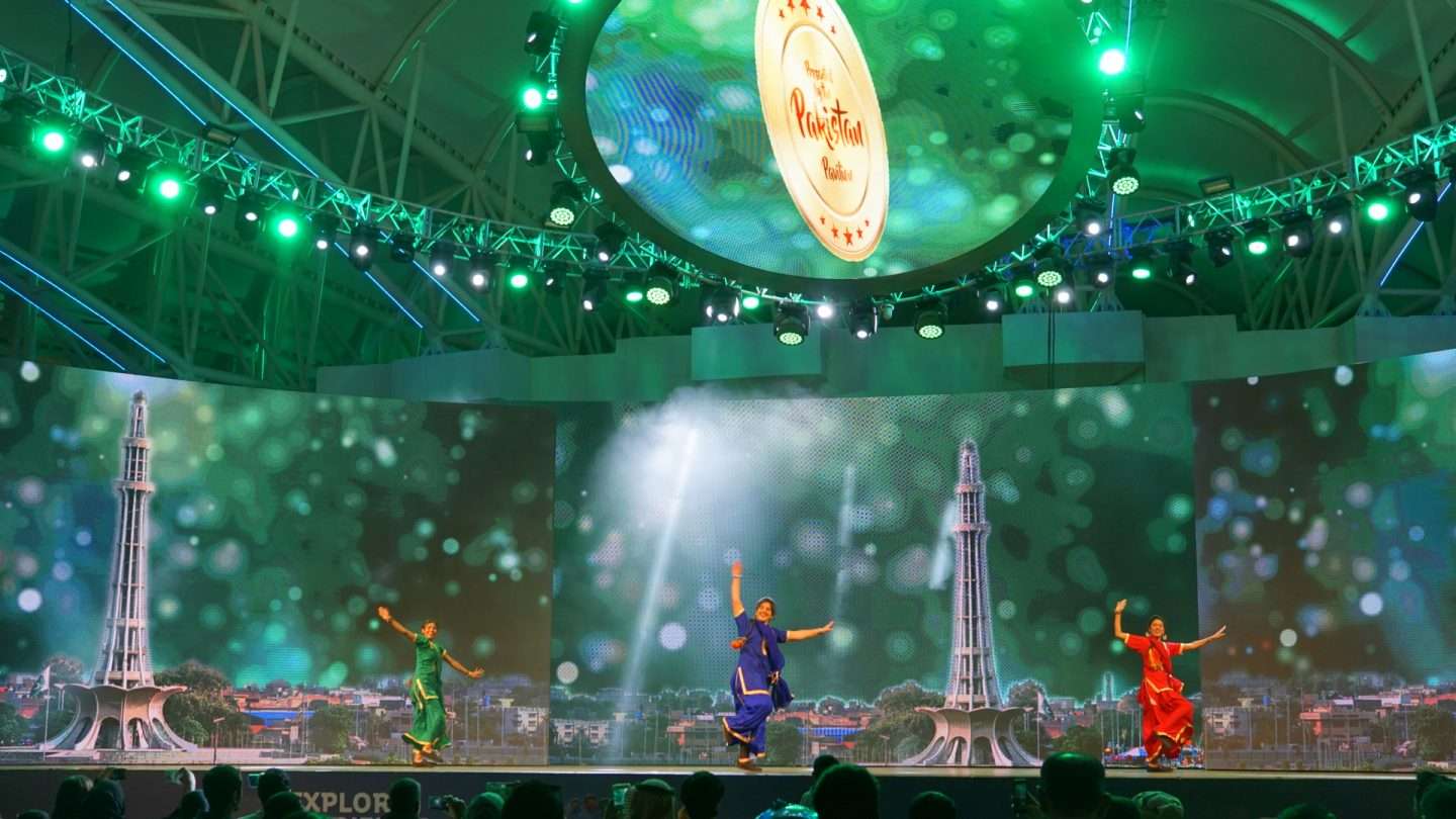 Pakistan Dance Show on main stage