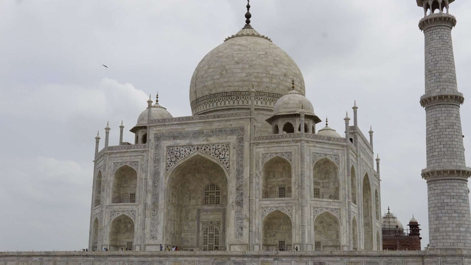 One of the many clicks I managed to capture of Taj Mahal