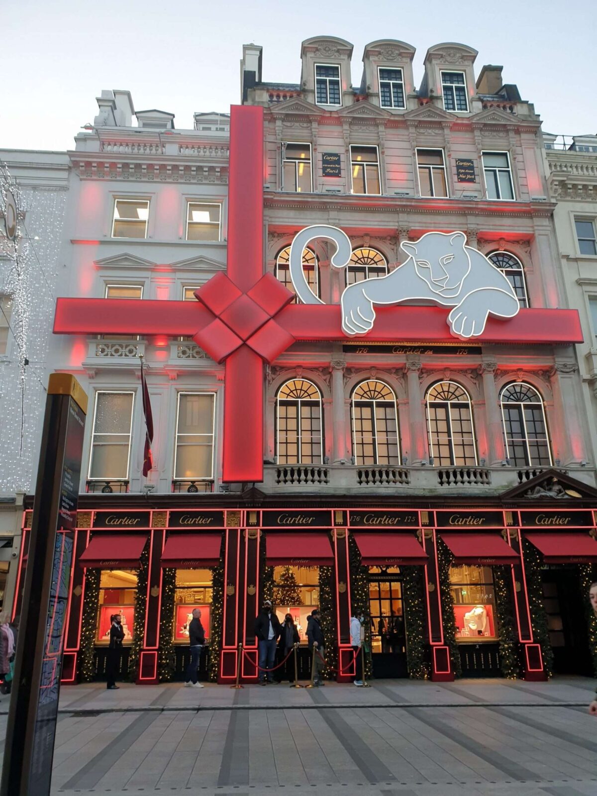 Christmas Shop front Lights 2019 - London Cartier store Christmas