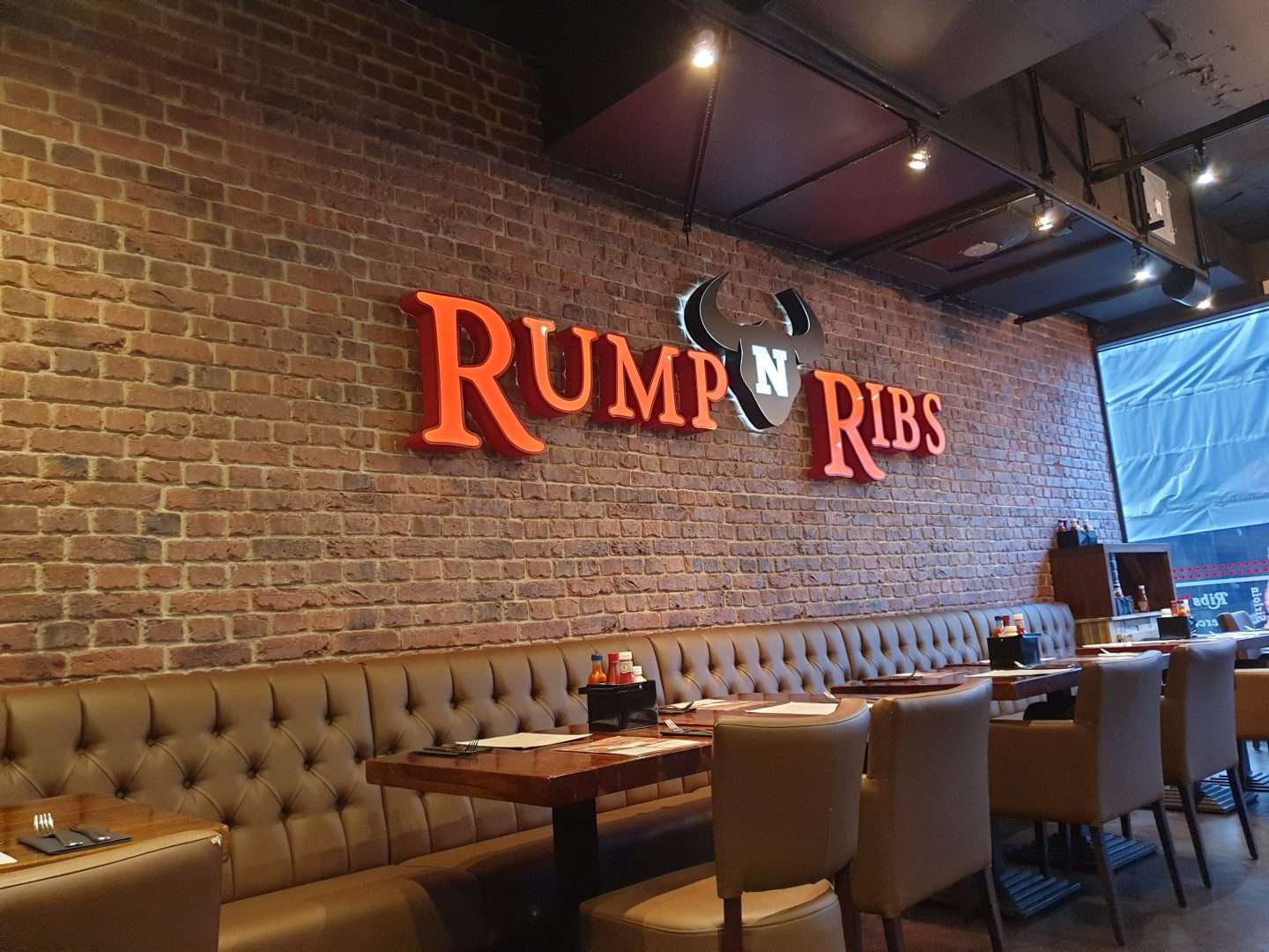 Rump 'N Ribs interiors