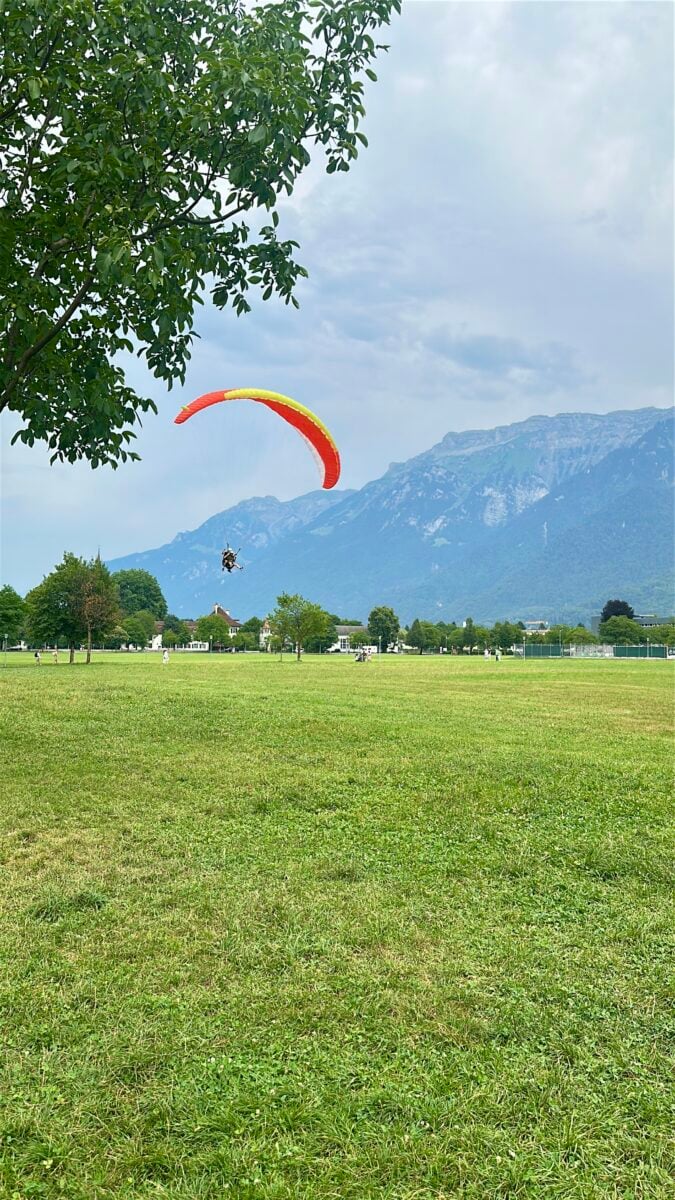 Paragliding activity in Interlaken