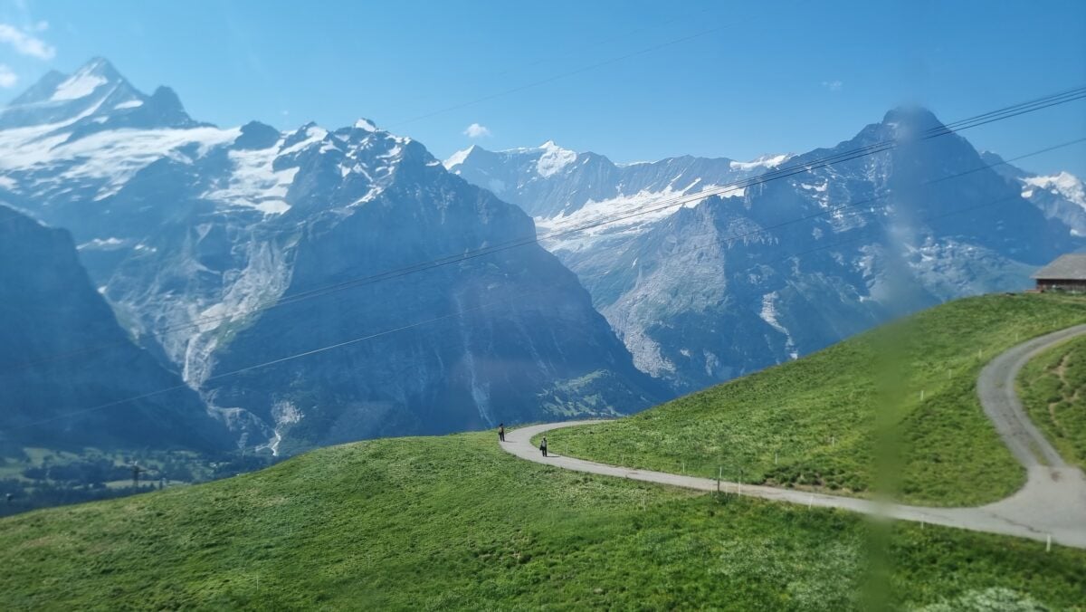 Hike towards Lake Bachalpsee